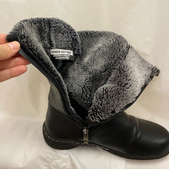Cozy Black Fur-Lined Winter Boots - Picture 7 of 11